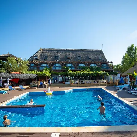 Casa Cu Stuf Olimp 招待所 Douăzeci şi Trei August