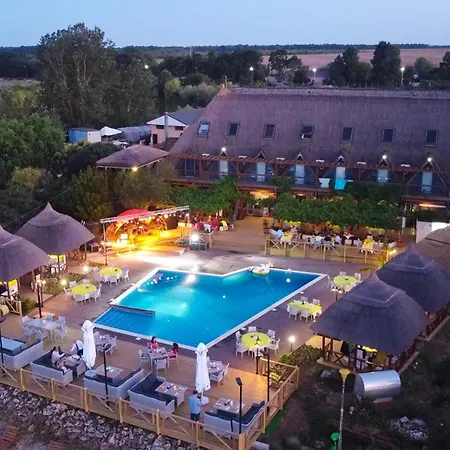 招待所 Casa Cu Stuf Olimp Douăzeci şi Trei August