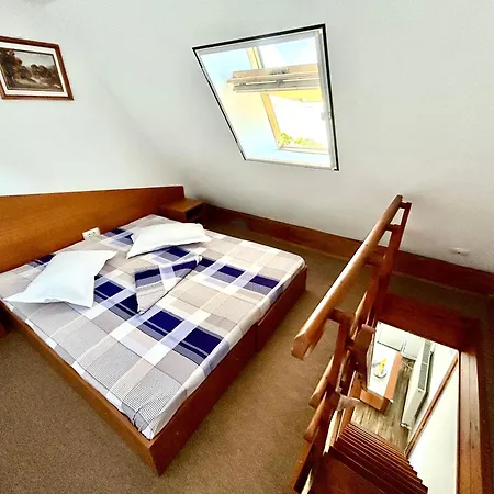 Casa Cu Stuf Olimp Douăzeci şi Trei August