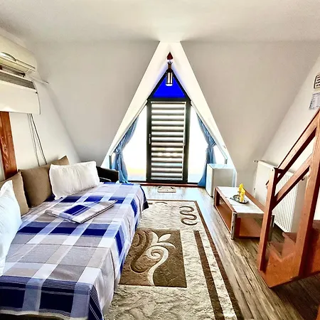 招待所 Casa Cu Stuf Olimp Douăzeci şi Trei August